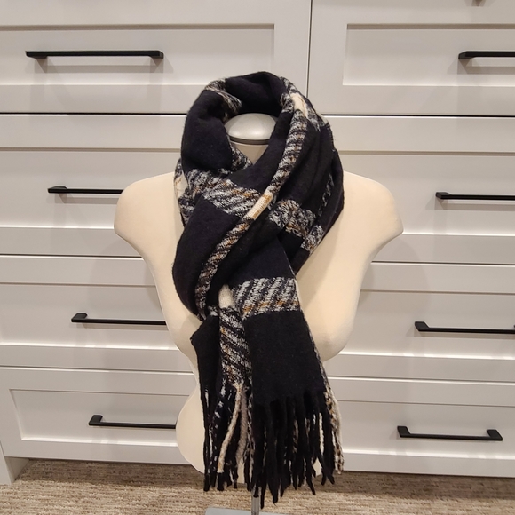 Pretty Persuasions - Picture 2 of 5